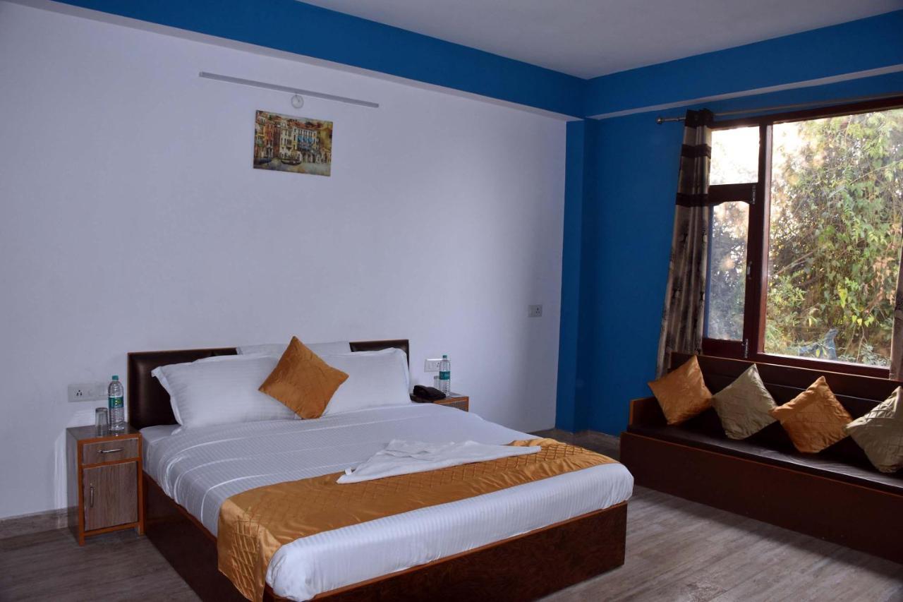 Whistling Alpines Hotel 3*