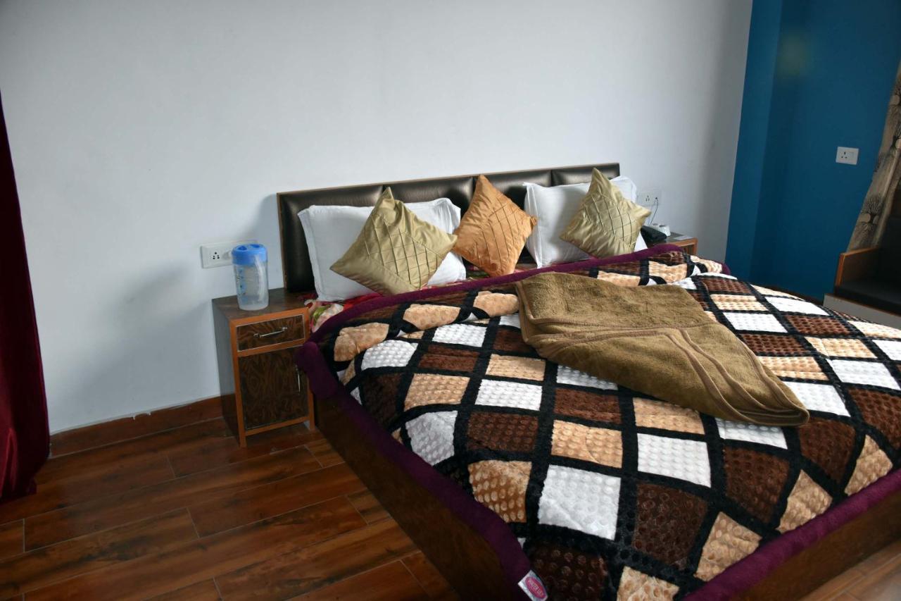 Whistling Alpines Hotel Shimla