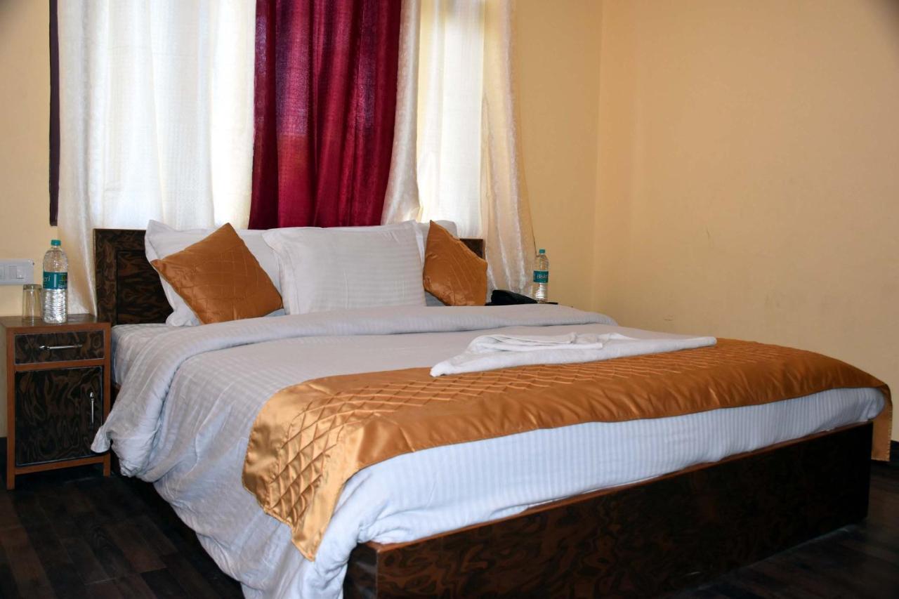 Hotel Whistling Alpines Shimla