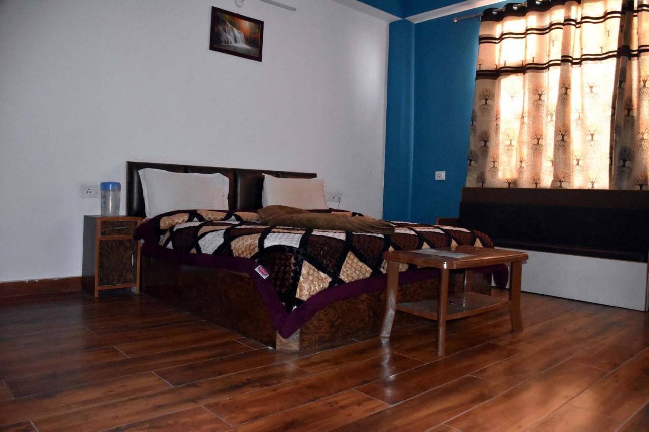Whistling Alpines Hotel Shimla
