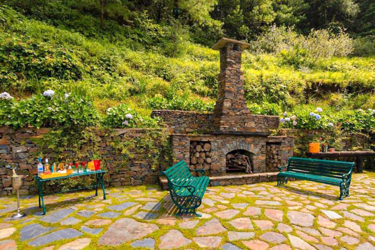 Villa Stayvista At Violet Hill With Bonfire, Gazebo & Hill View *