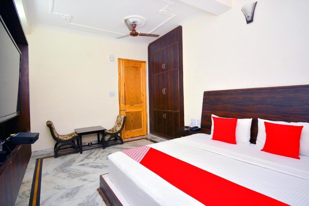 Vivek Palace 3*