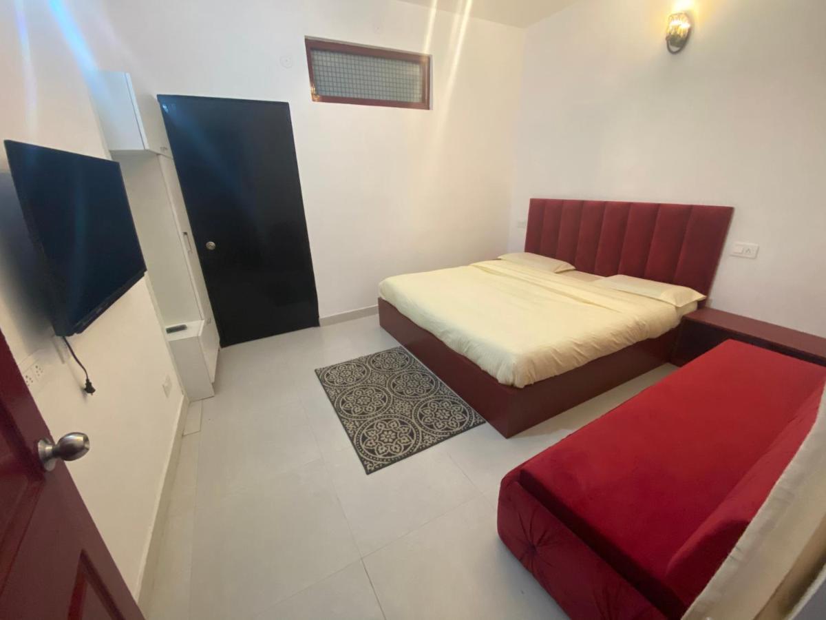 Bed & Breakfast Parimahal Homestay