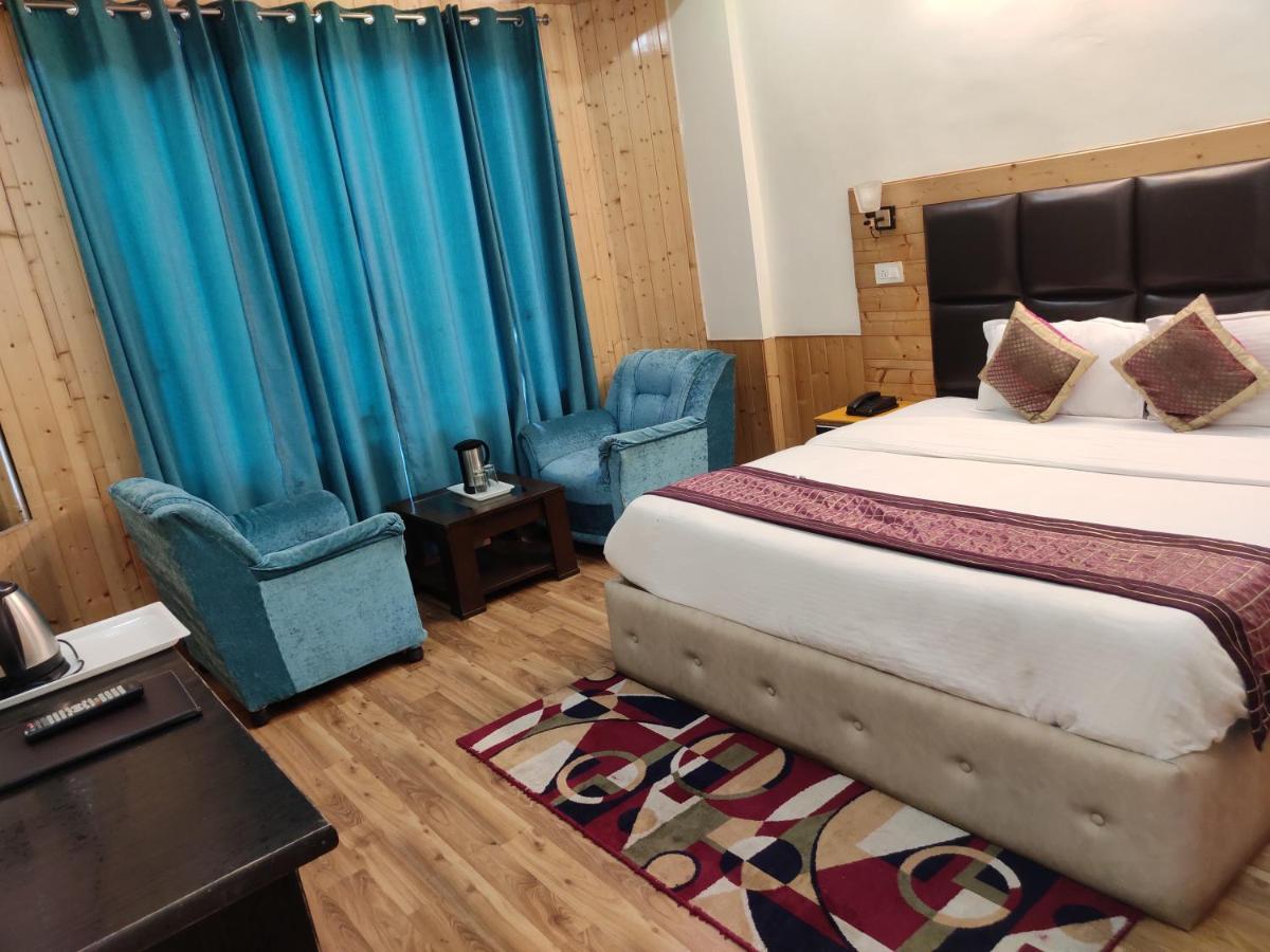 Hotel The Royal Vista 2*