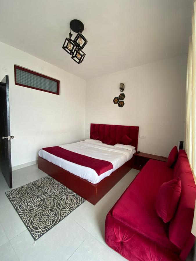 Bed & Breakfast Parimahal Homestay *