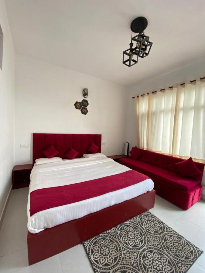 Bed & Breakfast Parimahal Homestay *