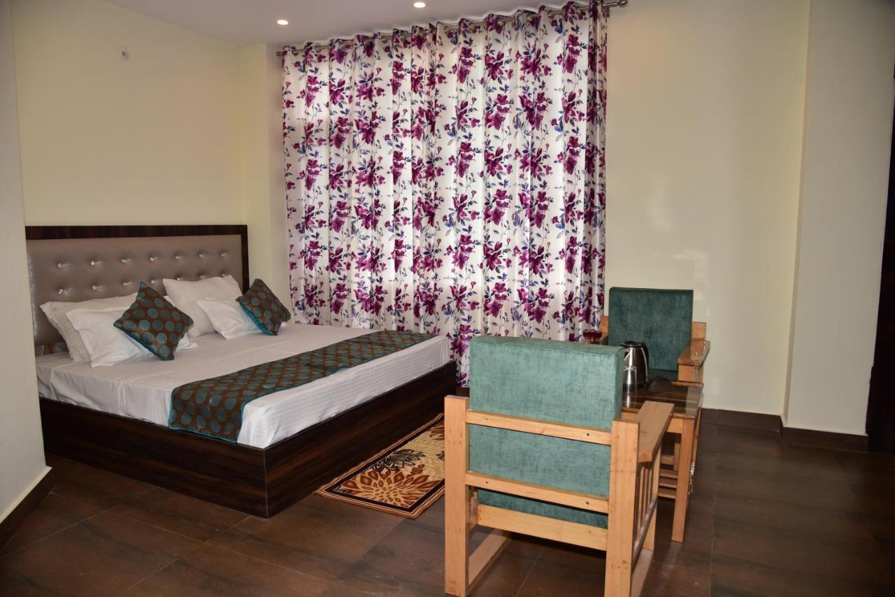 Royal Cedar B&B Holiday home Shimla