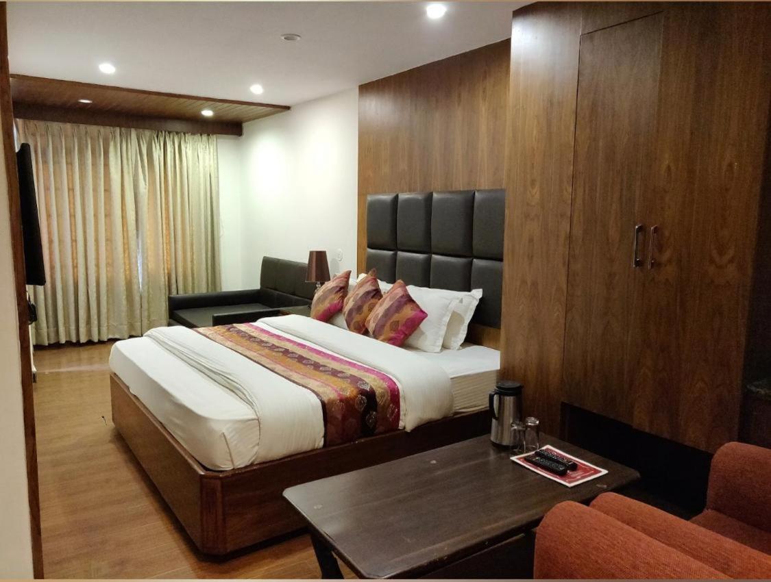 Hotel Shiwalik Regency Hotel