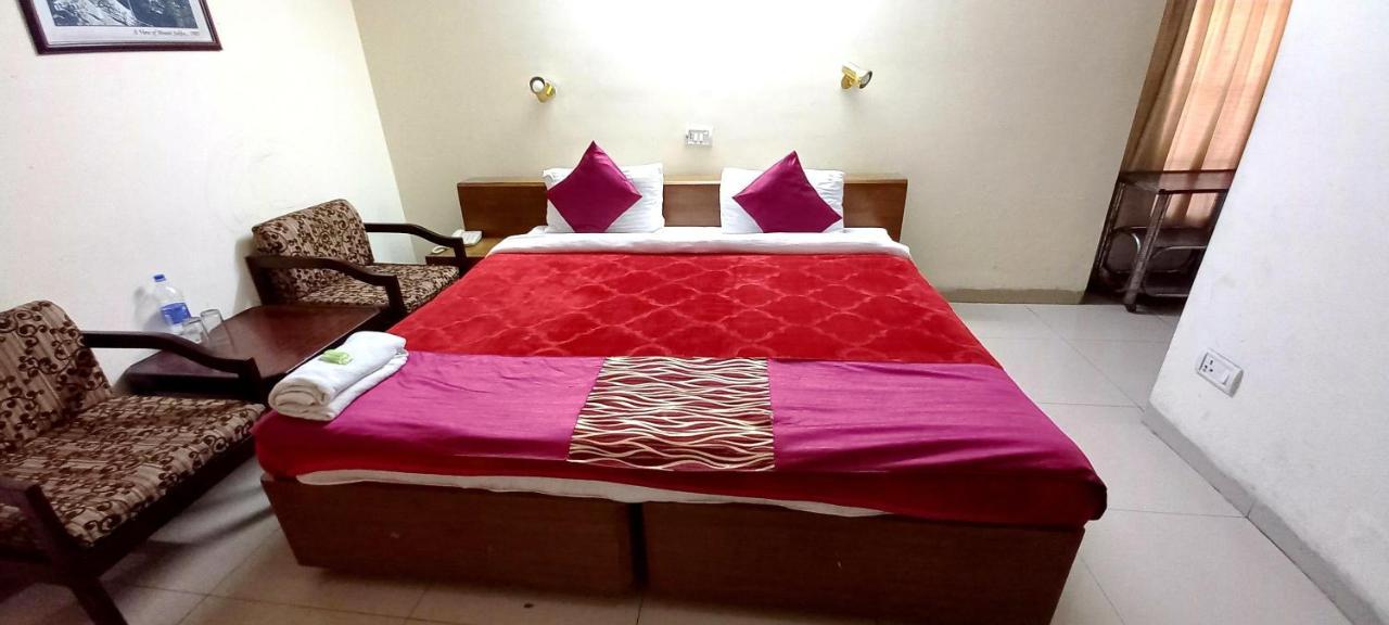 Bed & Breakfast Tara Near Mall Road *