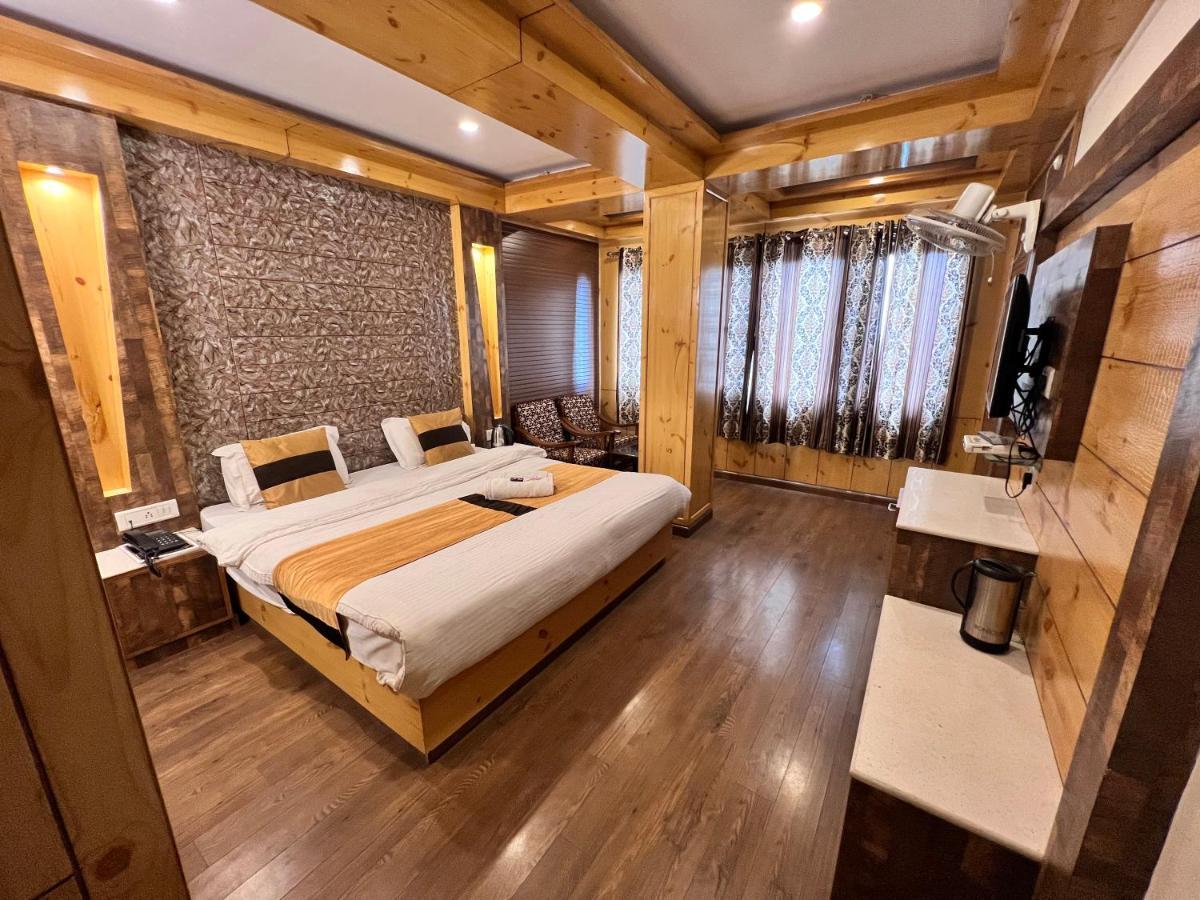 Crystal Hotel Hotel 3*
