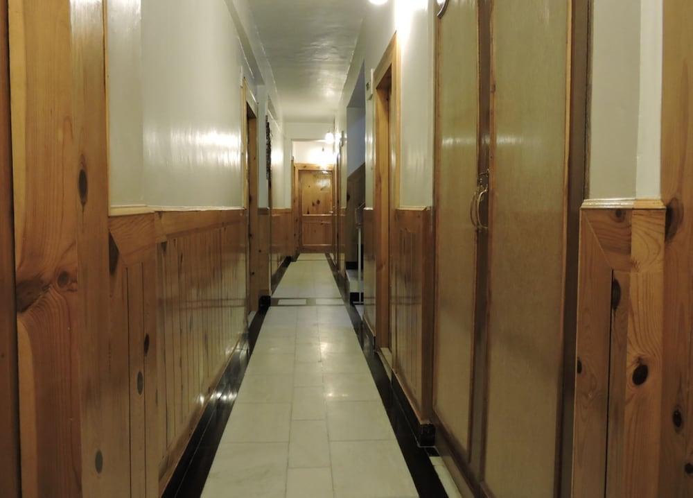 Oyo 2400 Chaman Palace Hotel Shimla