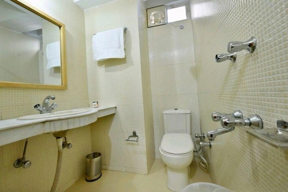 Oyo 2400 Chaman Palace Hotel Shimla