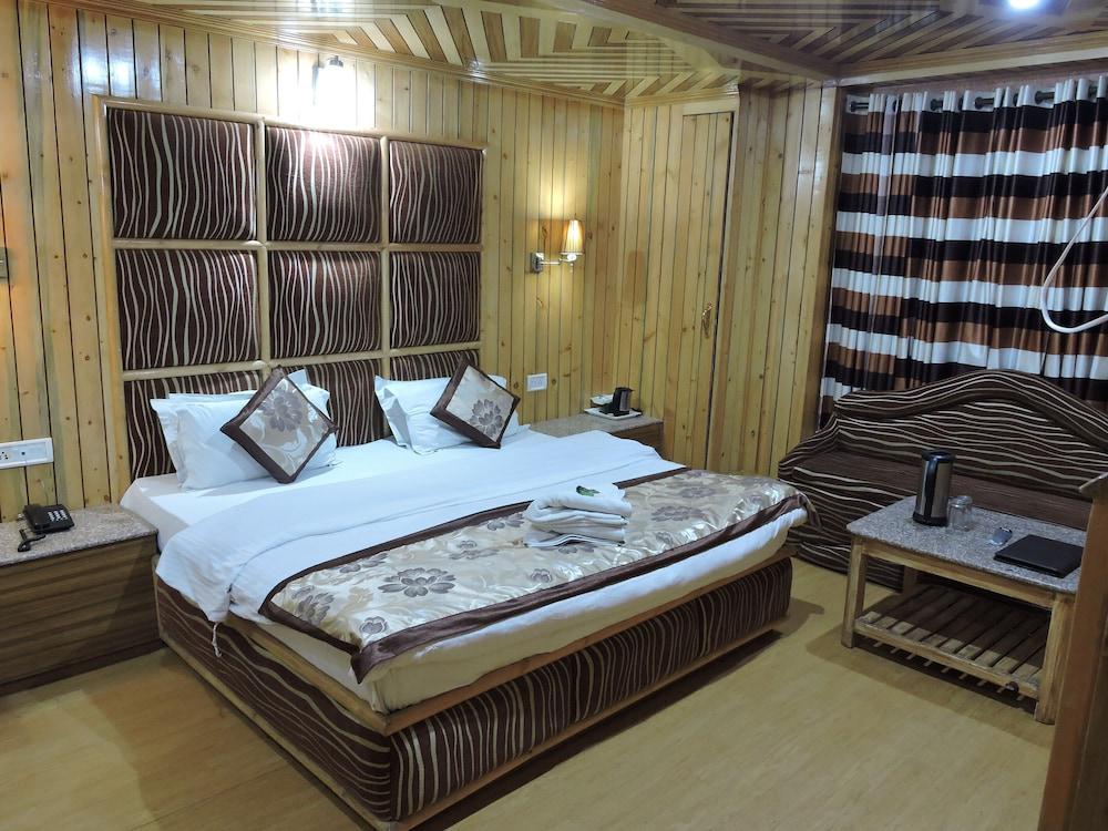 Hotel Oyo 2400 Chaman Palace Shimla