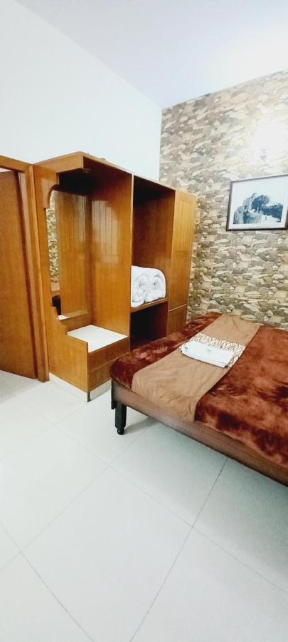 Bed & Breakfast Tara Near Mall Road *