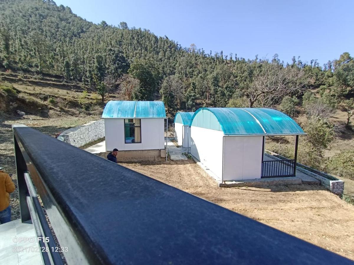 Bed & Breakfast Oak Retreat Huts *