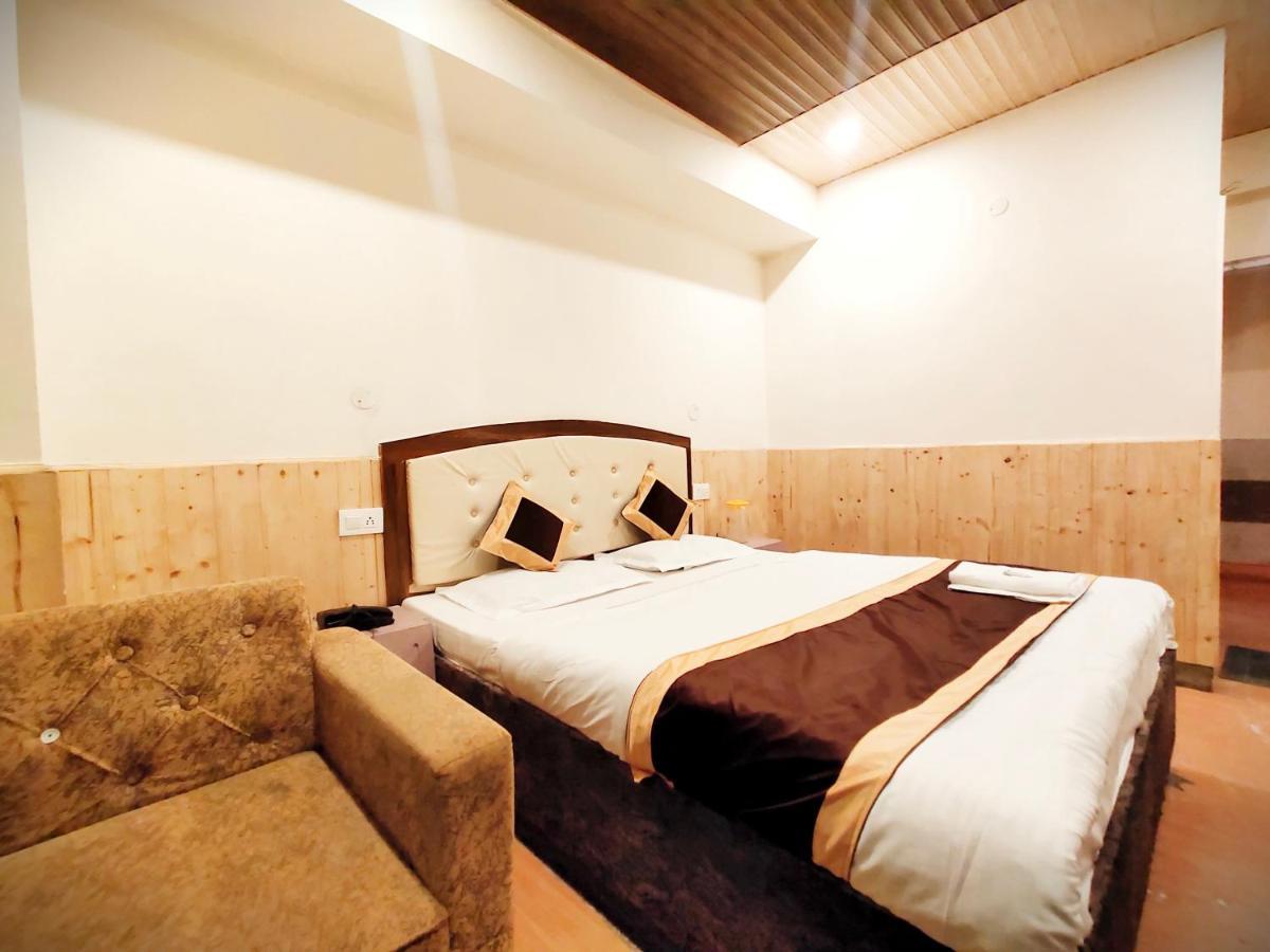 Shorya Regency Near Mall Road Hotel