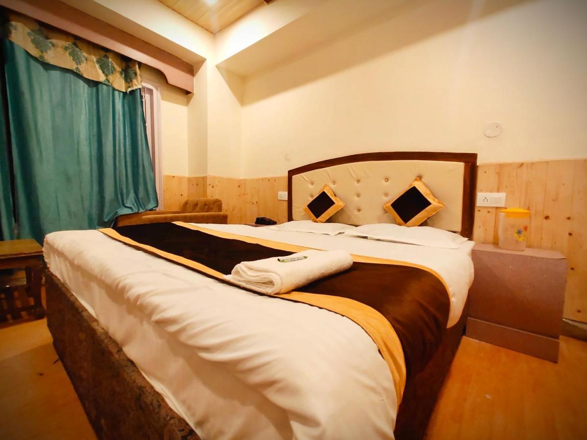 Shorya Regency Near Mall Road 2*