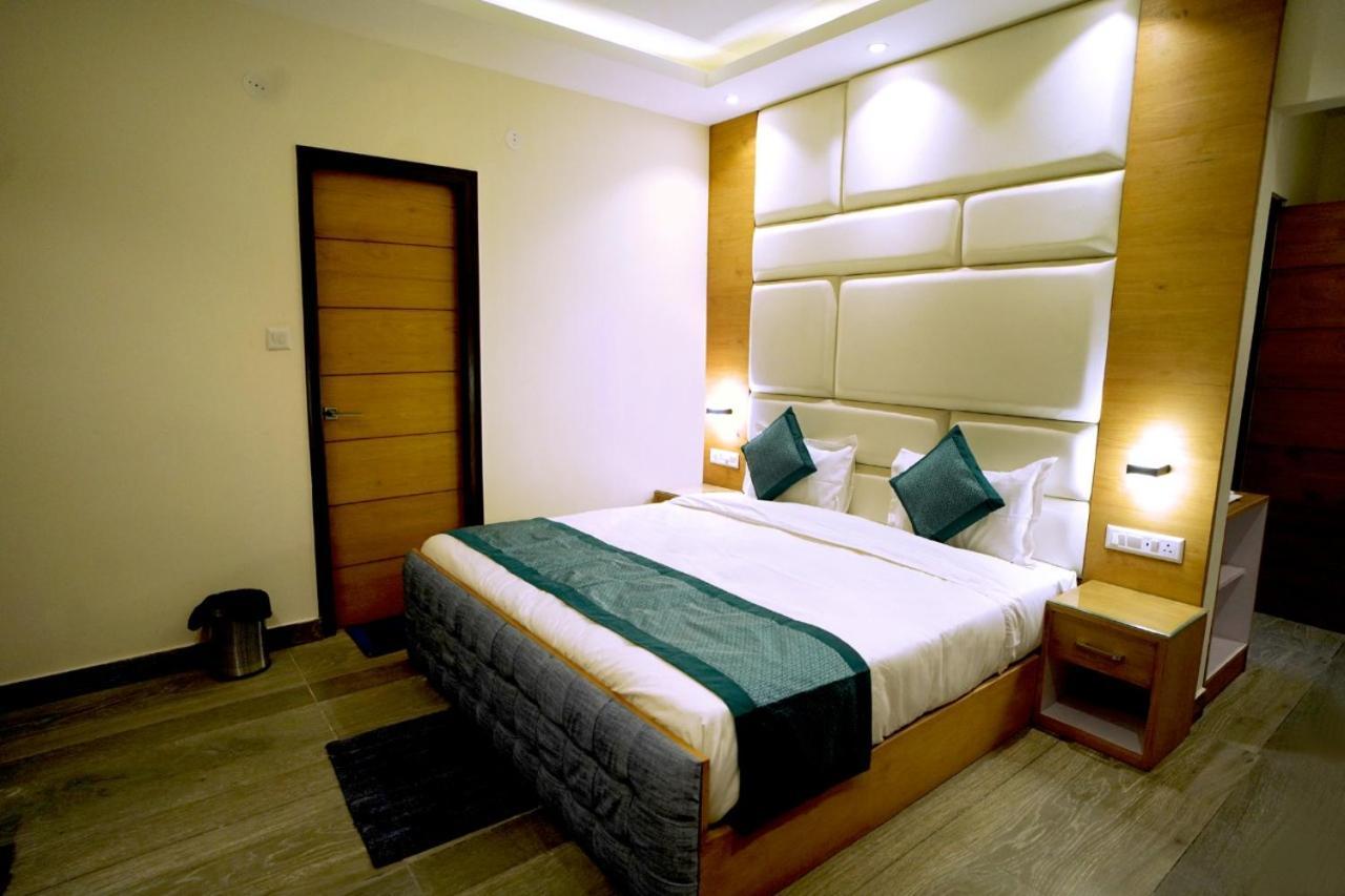 East View Hotel 3*