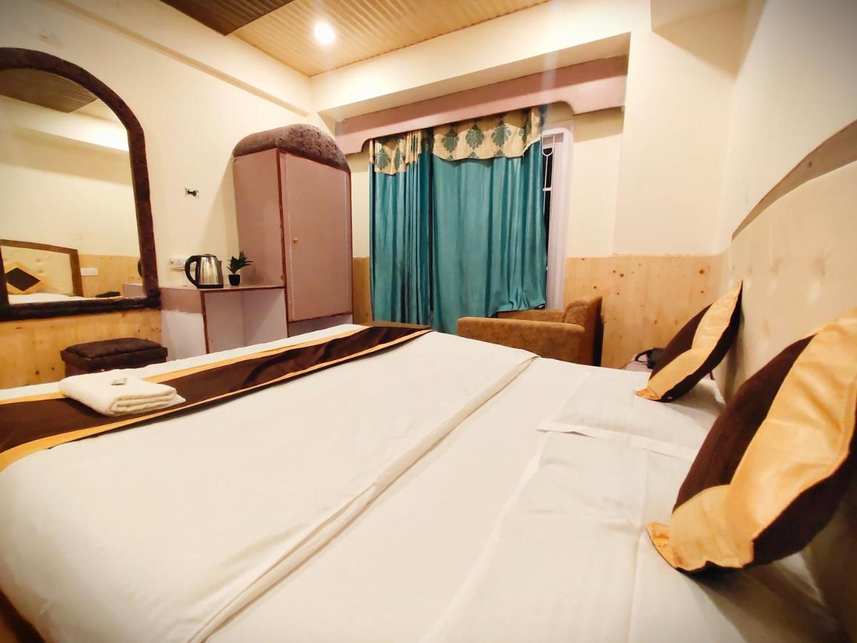 Hotel Shorya Regency 2*