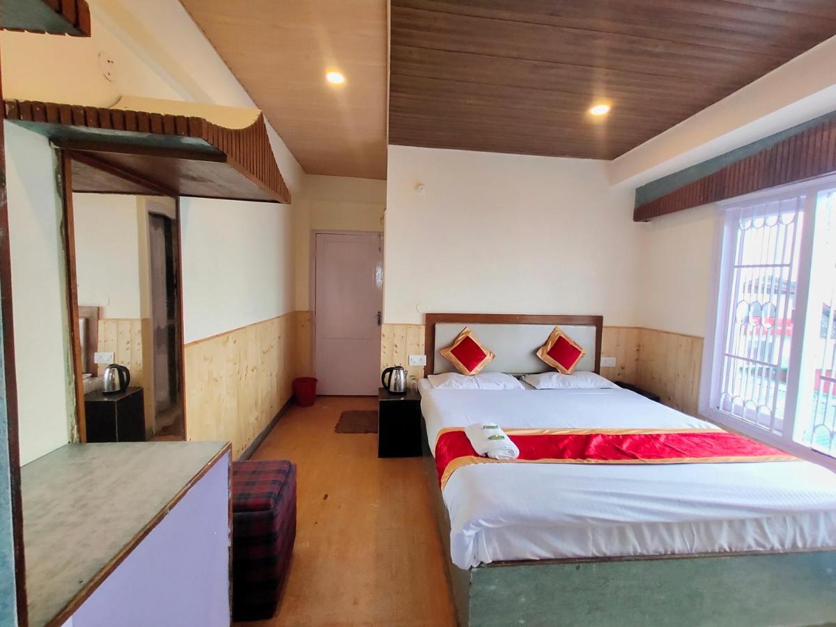 Shorya Regency Near Mall Road 2*