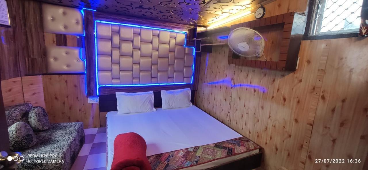Hotel New Malook Hotel,mall Road,near Domino's Pizza Shimla