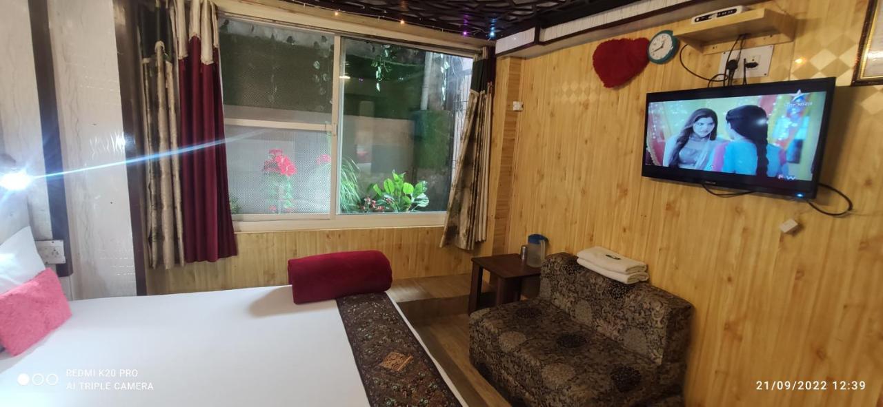 New Malook Hotel,mall Road,near Domino's Pizza Shimla