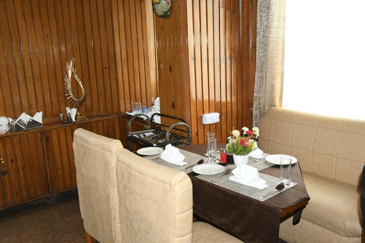 Hotel Auckland And Restaurant Near Mall Road 3*