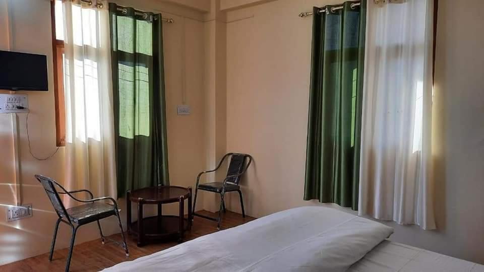 Hotel Oyo 86412 Hills Homestay Koti Shimla
