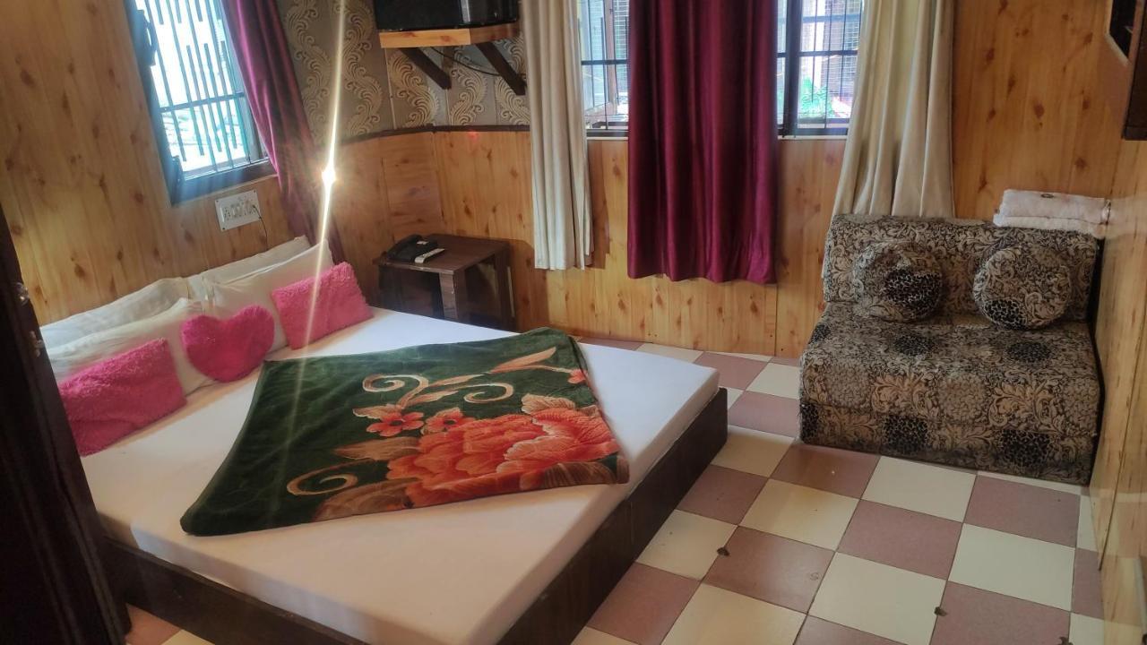 New Malook Hotel,mall Road,near Domino's Pizza Hotel *