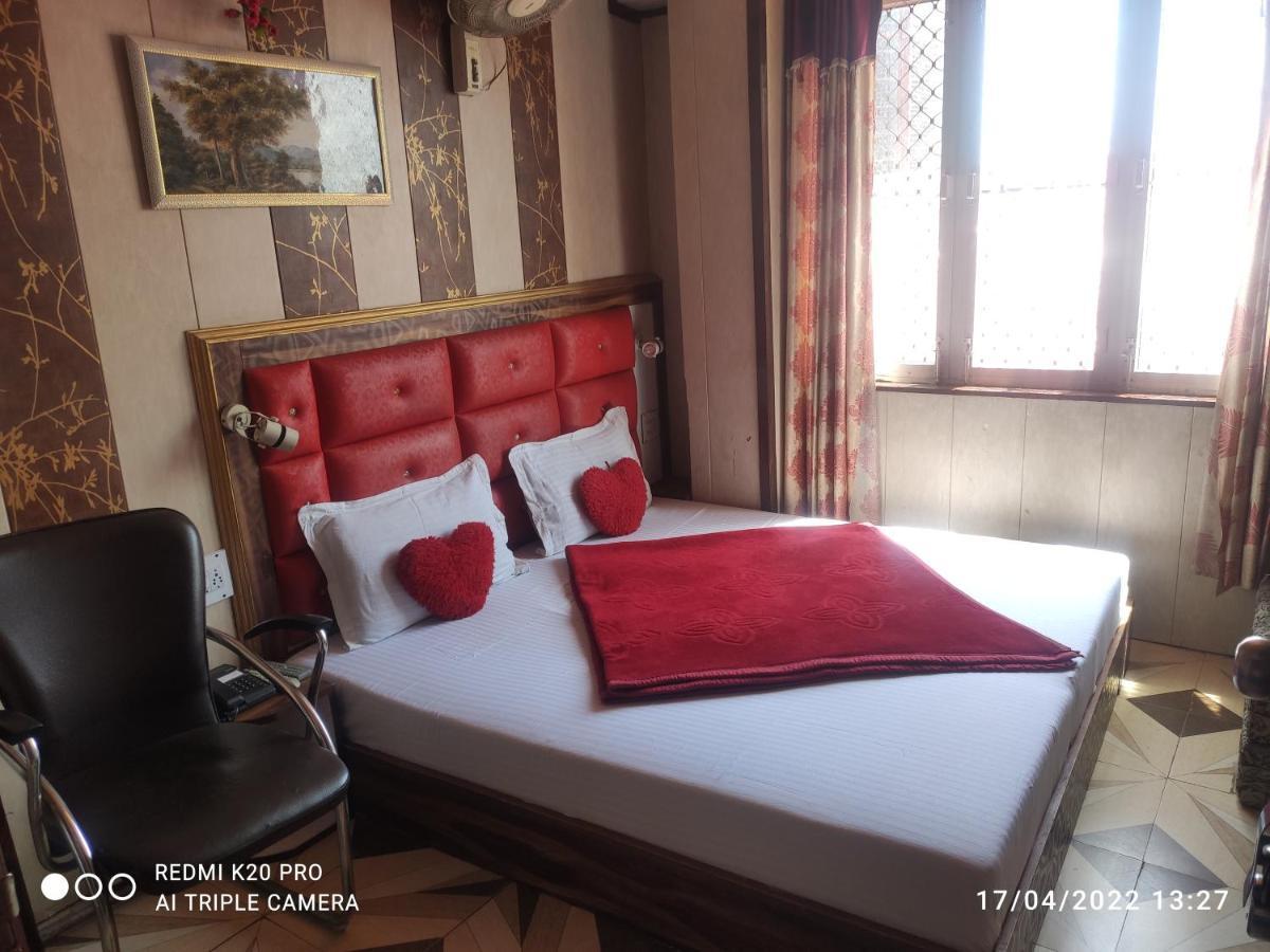 New Malook Hotel,mall Road,near Domino's Pizza Shimla