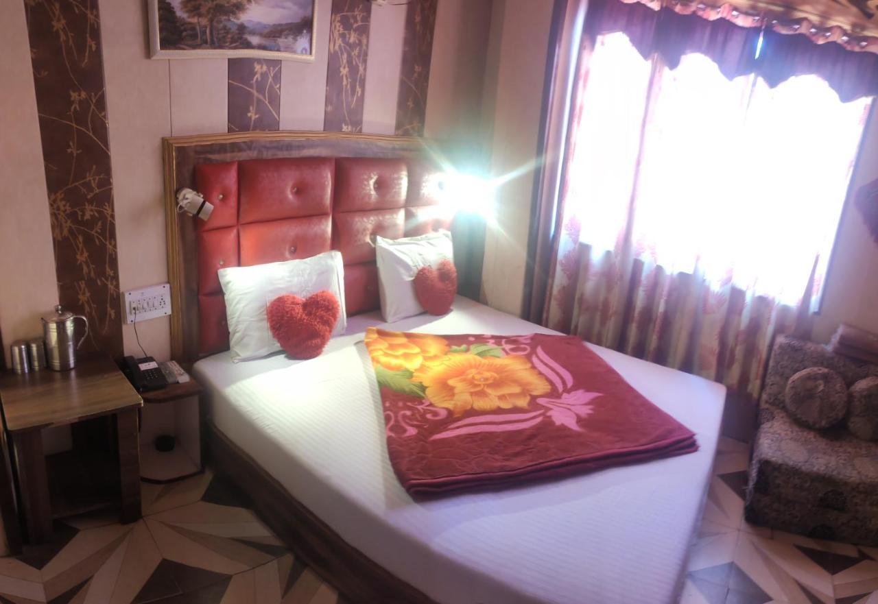 New Malook Hotel,mall Road,near Domino's Pizza *