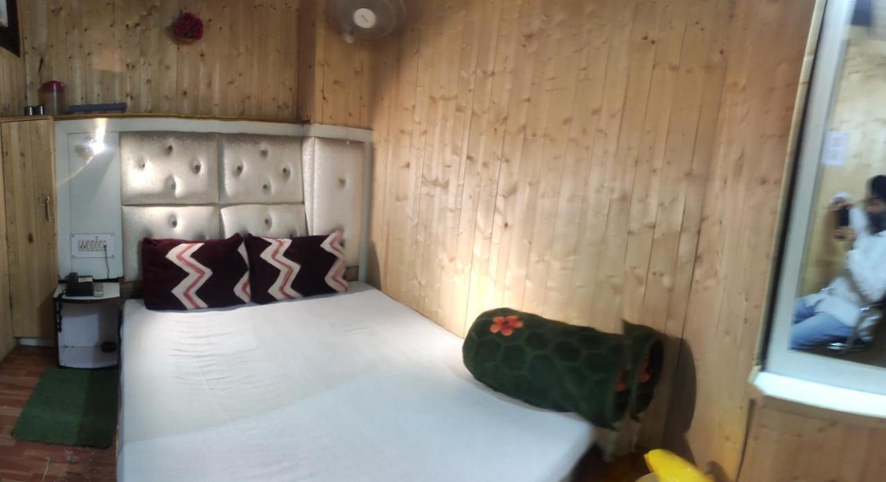 New Malook Hotel,mall Road,near Domino's Pizza *