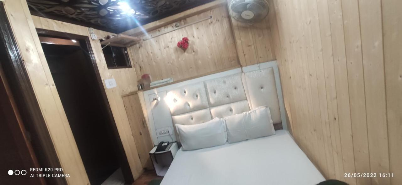 New Malook Hotel,mall Road,near Domino's Pizza *