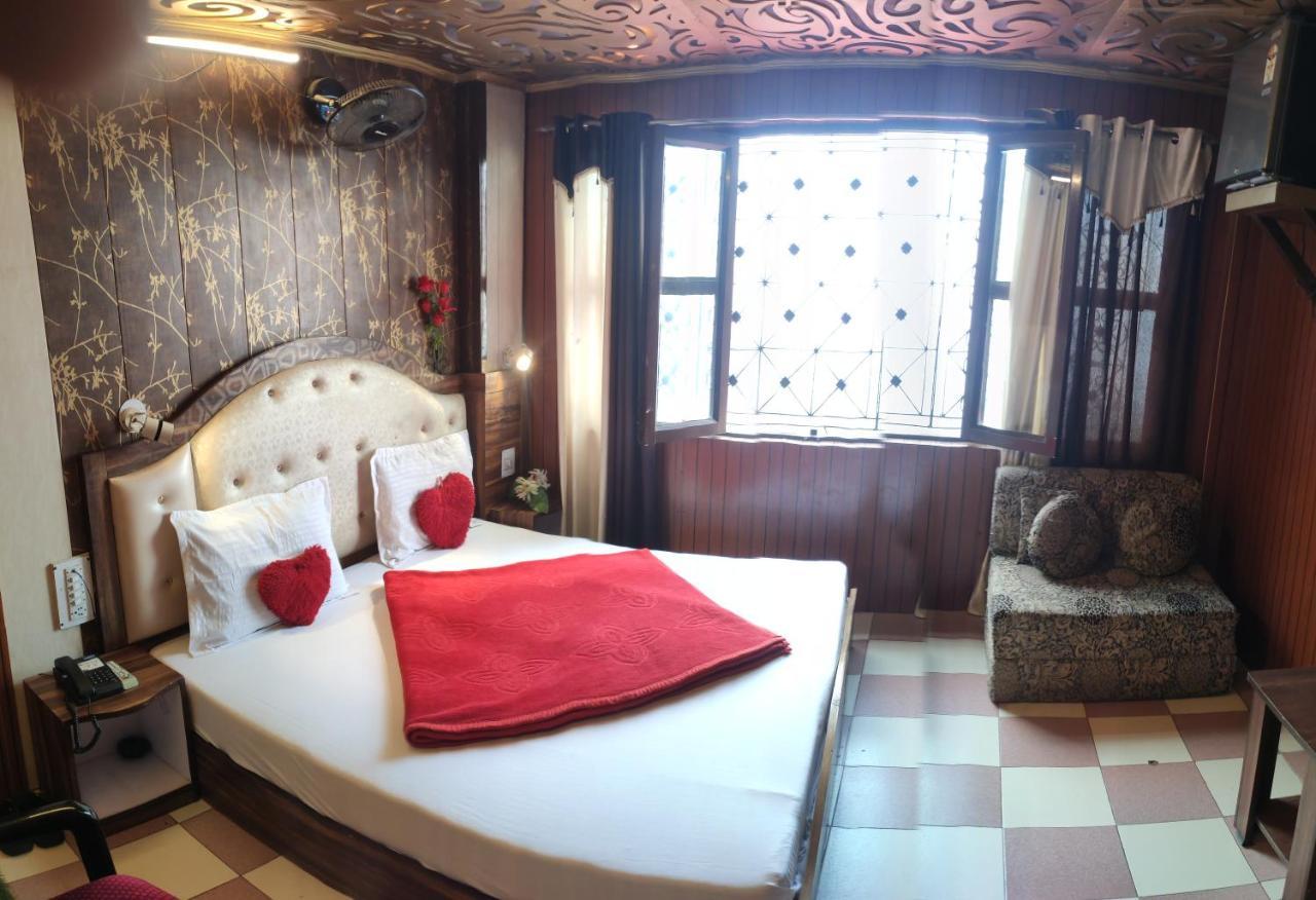 Hotel New Malook Hotel,mall Road,near Domino's Pizza *