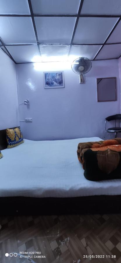 Hotel New Malook Hotel,mall Road,near Domino's Pizza