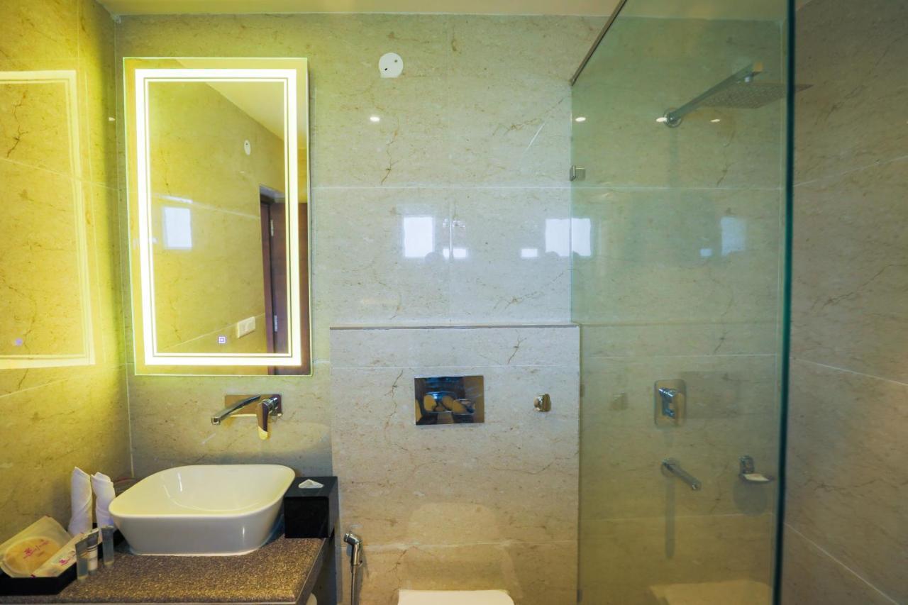 Regenta Hilltop Hotel 4*