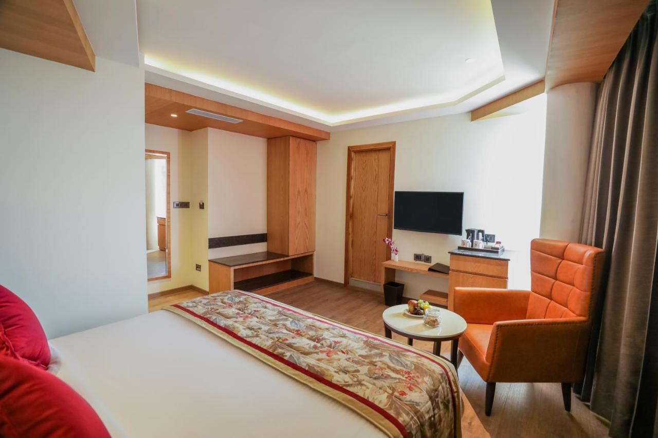 Regenta Hilltop Hotel 4*