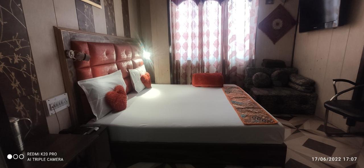 New Malook Hotel,mall Road,near Domino's Pizza *
