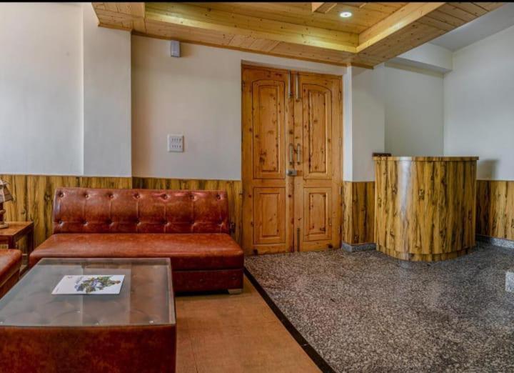 Zoz Sm6 Hotel Shimla