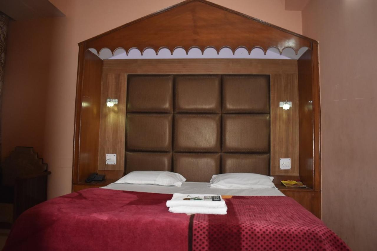 Taj Palace Hotel 2*