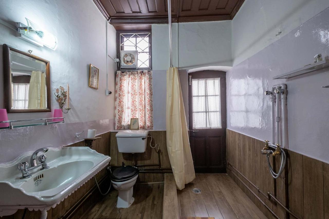Stayvista At Northwood - 100 Years Old 3br Heritage House Villa Shimla