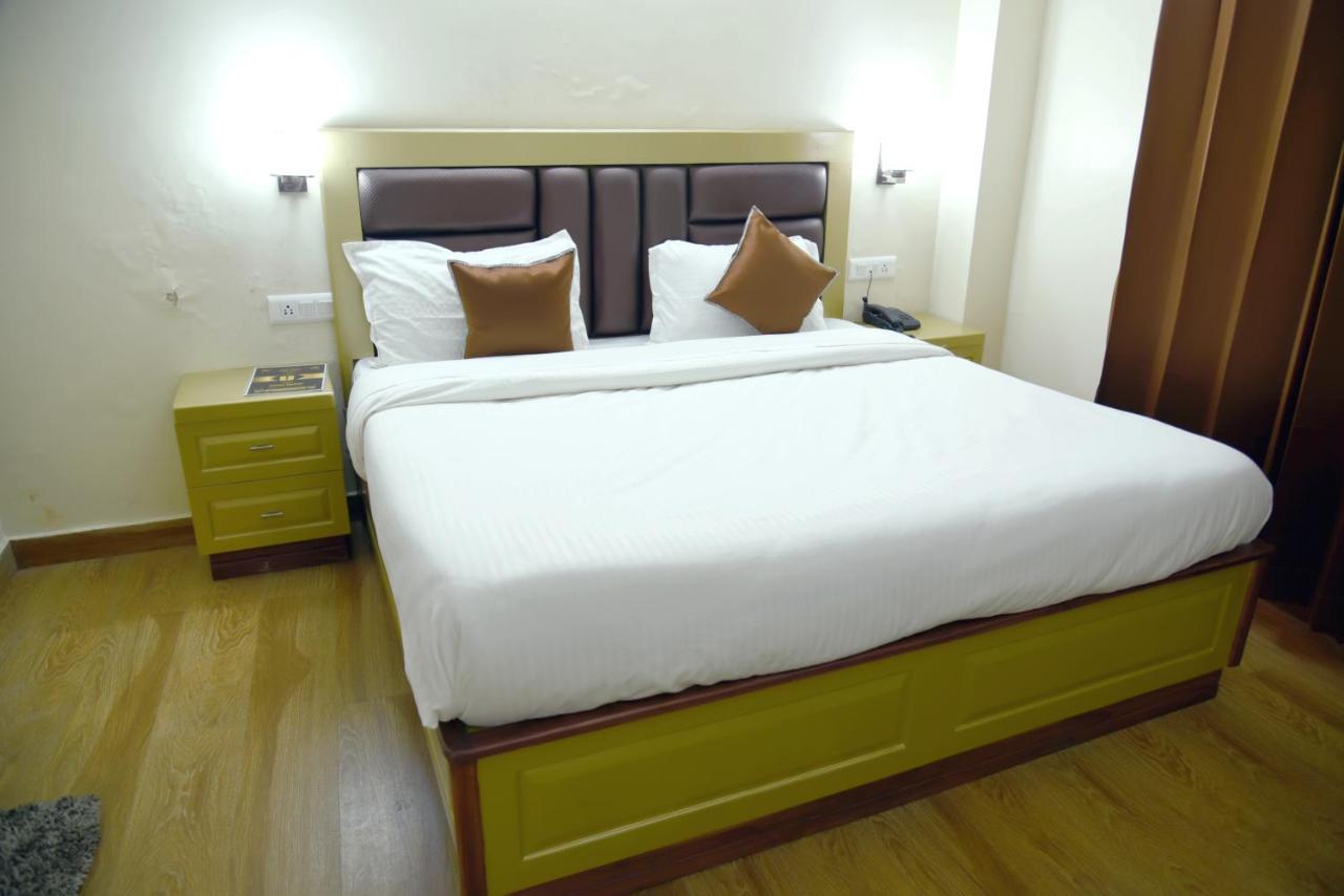 Uphar Hotel *