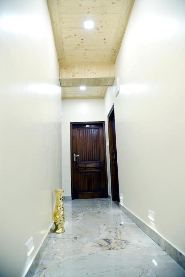Uphar Hotel *