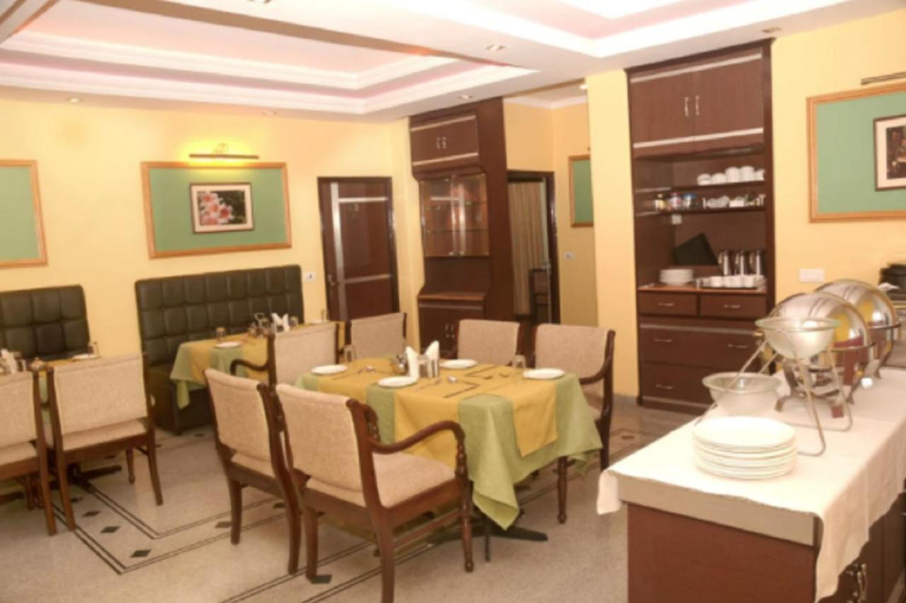 Goroomgo Marc Shimla: Luxury Near Mall Road