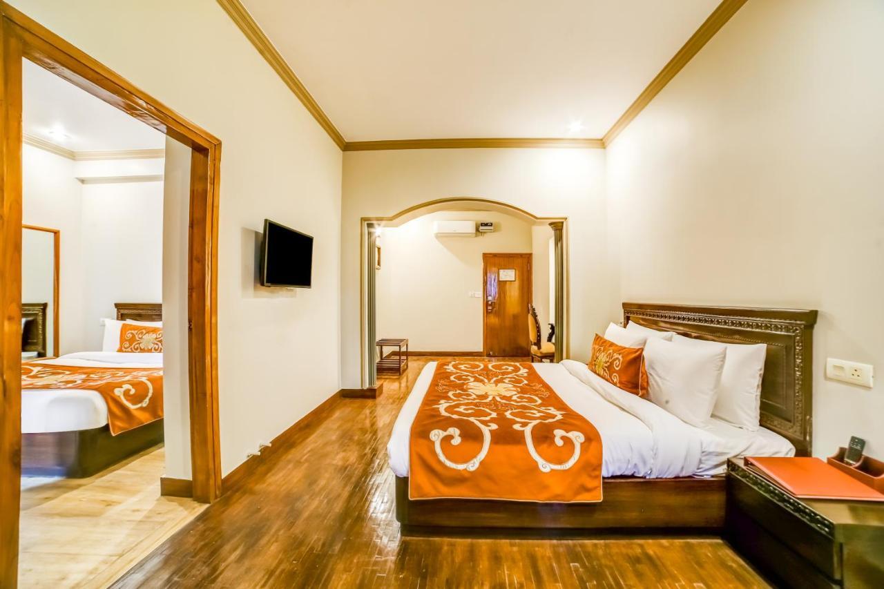 Resort Summit Naldehra Grand &