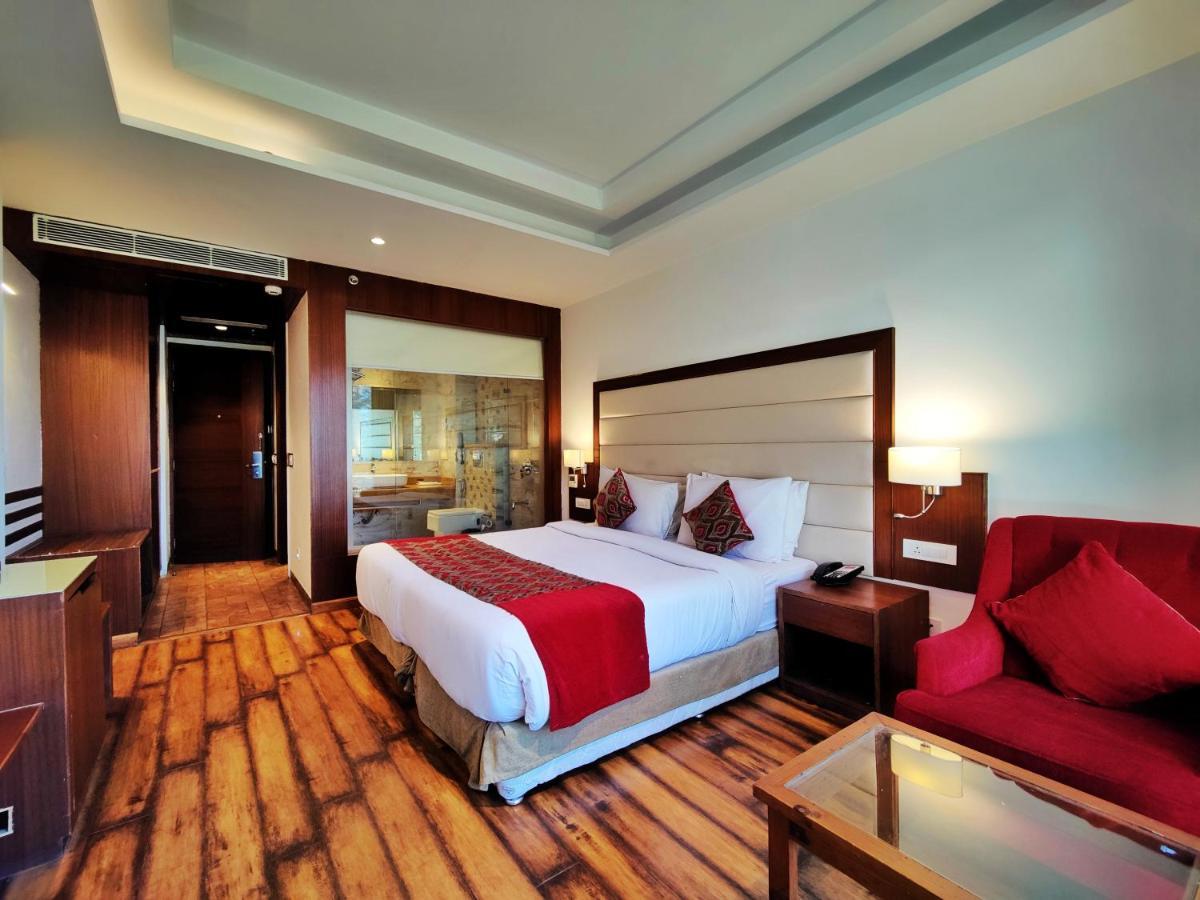 Hotel Royale Retreat - Luxury In