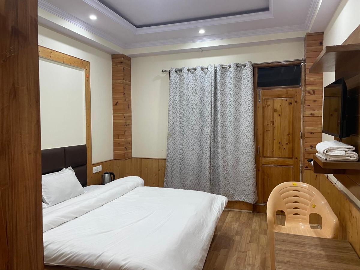 Arowana Woods Homestay *