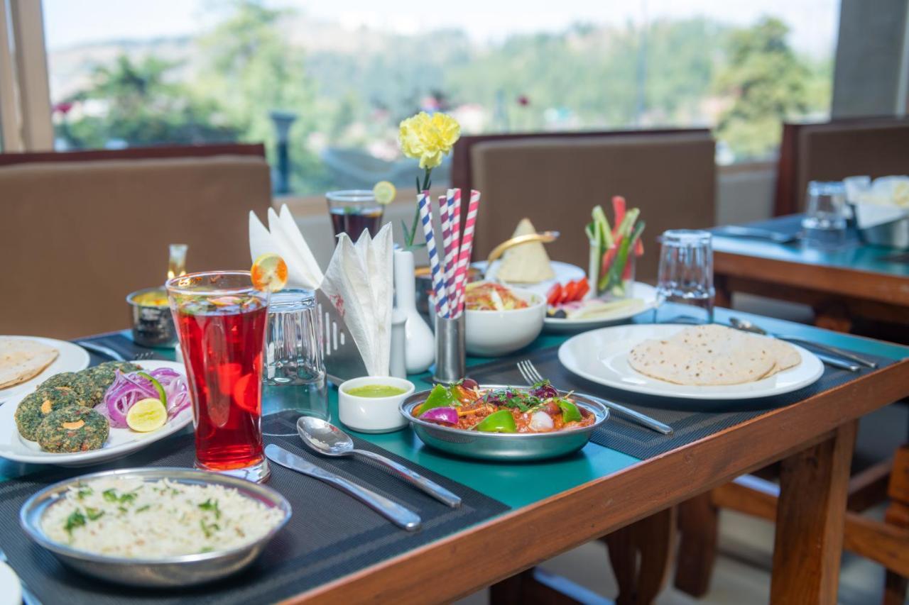 Summit Naldehra Grand & Resort 3*