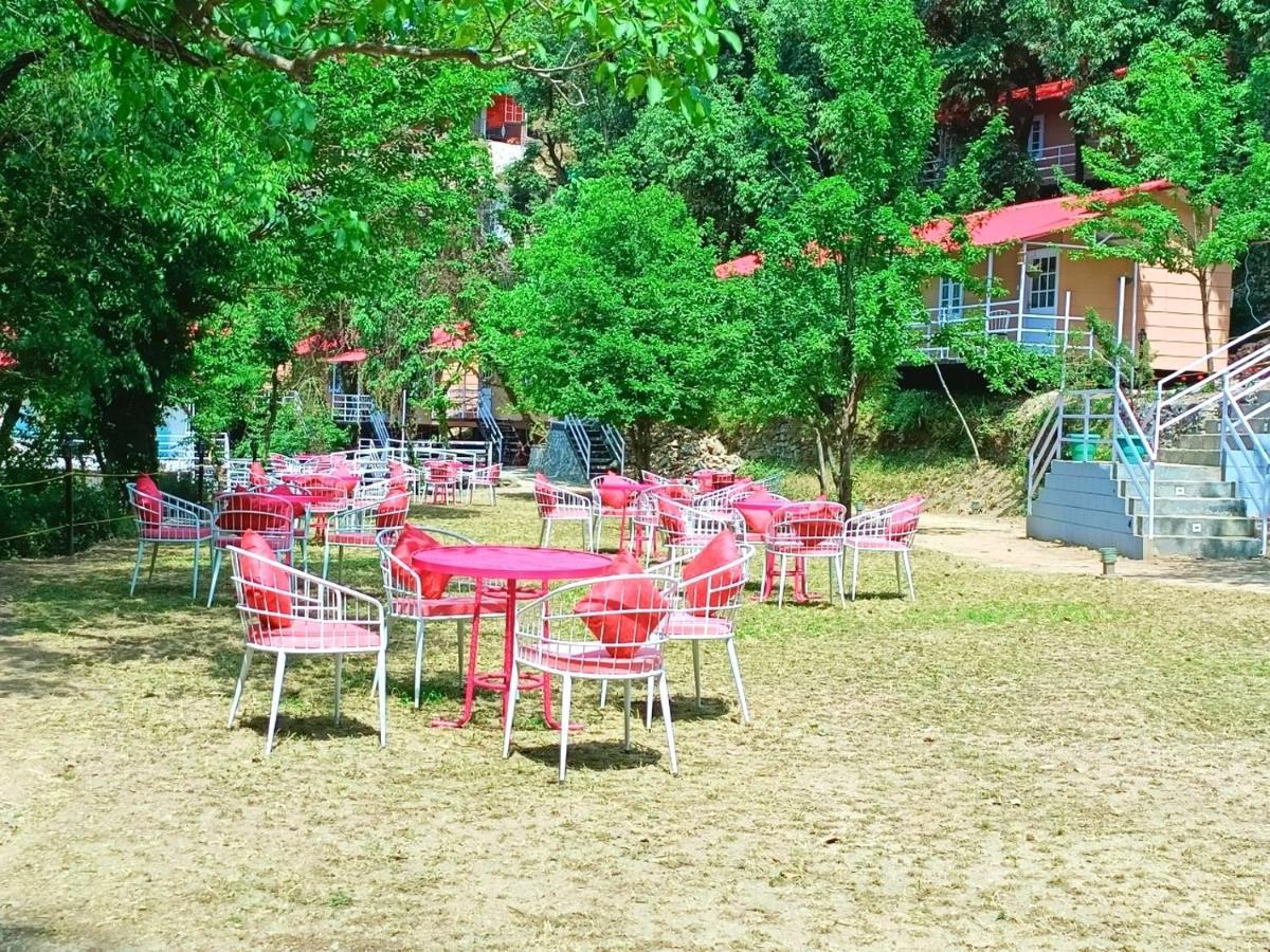 Aamod At Shoghi Luxury Resort