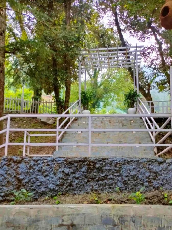 Aamod At Shoghi Luxury Resort
